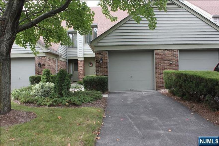 Bright 2-bedroom, 2.5-bathroom townhouse in Meadowview. Recently remodeled, the home features brand-new appliances, fresh finishes, and a modern design. Enjoy living with abundant natural light, a sleek kitchen equipped with stainless steel appliances, and a cozy living area perfect for entertaining or relaxing. Wood fireplace, both bedrooms are generously sized, each with its own private full bathroom, plus a convenient half bath for guests. Located in a desirable neighborhood close to shops, dining, and transit.