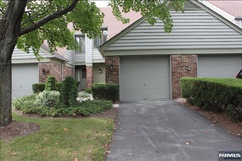 Photo of 40 Meadowview Court, Leonia, NJ 07605 (MLS # 25041054)