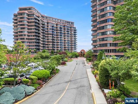 Photo of 100 Carlyle Drive #PHD-N, Cliffside Park, NJ 07010 (MLS # 25023532)
