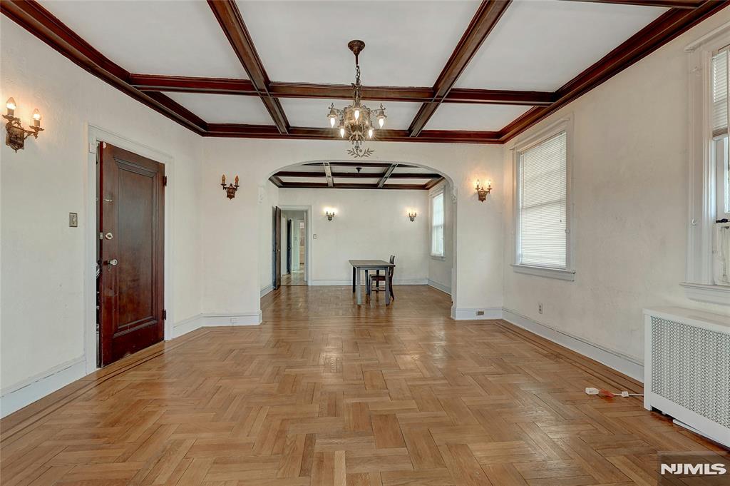 Union City, New Jersey 07087, United States, 5 Bedrooms Bedrooms, ,3 BathroomsBathrooms,Residential,Pending,1287