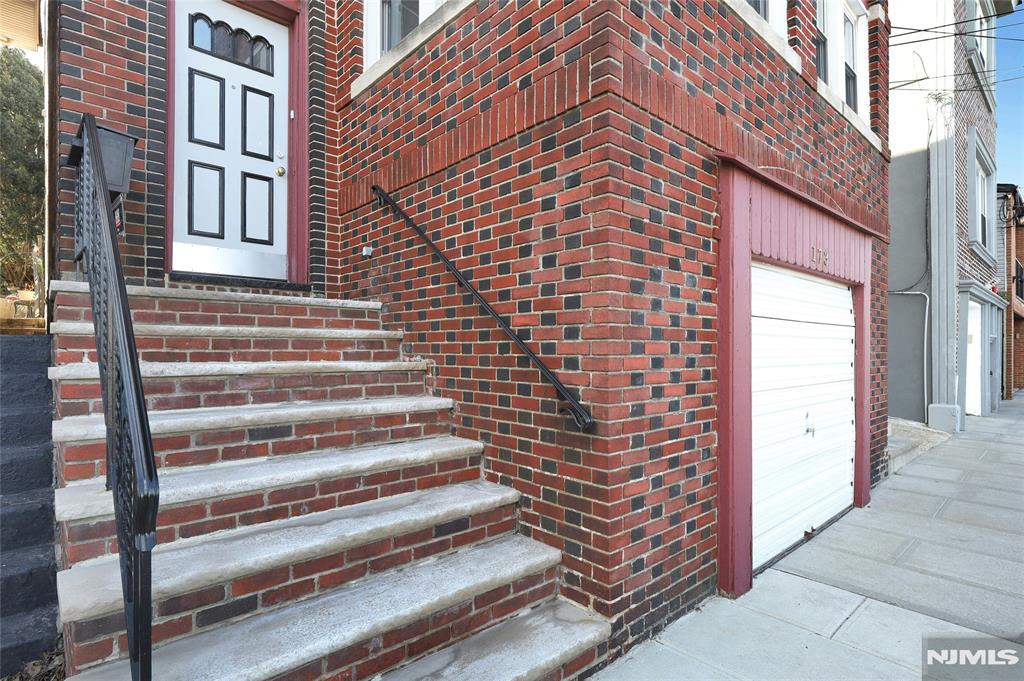 Union City, New Jersey 07087, United States, 5 Bedrooms Bedrooms, ,3 BathroomsBathrooms,Residential,Pending,1287