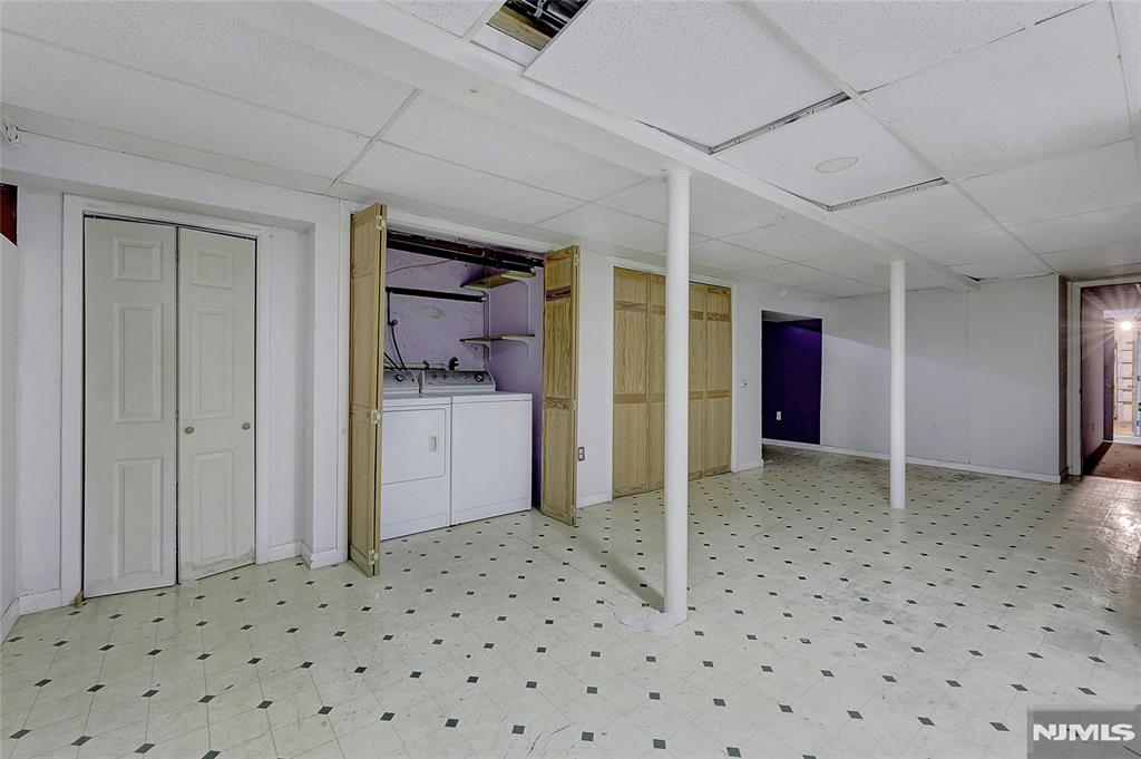 Union City, New Jersey 07087, United States, 5 Bedrooms Bedrooms, ,3 BathroomsBathrooms,Residential,Pending,1287