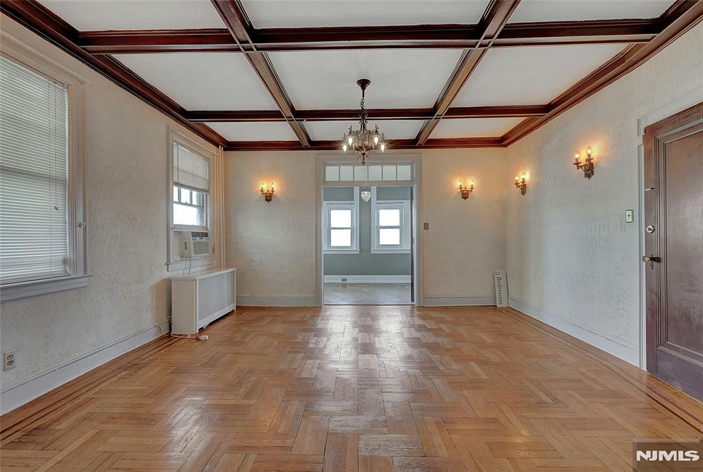 Union City, New Jersey 07087, United States, 5 Bedrooms Bedrooms, ,3 BathroomsBathrooms,Residential,Pending,1287