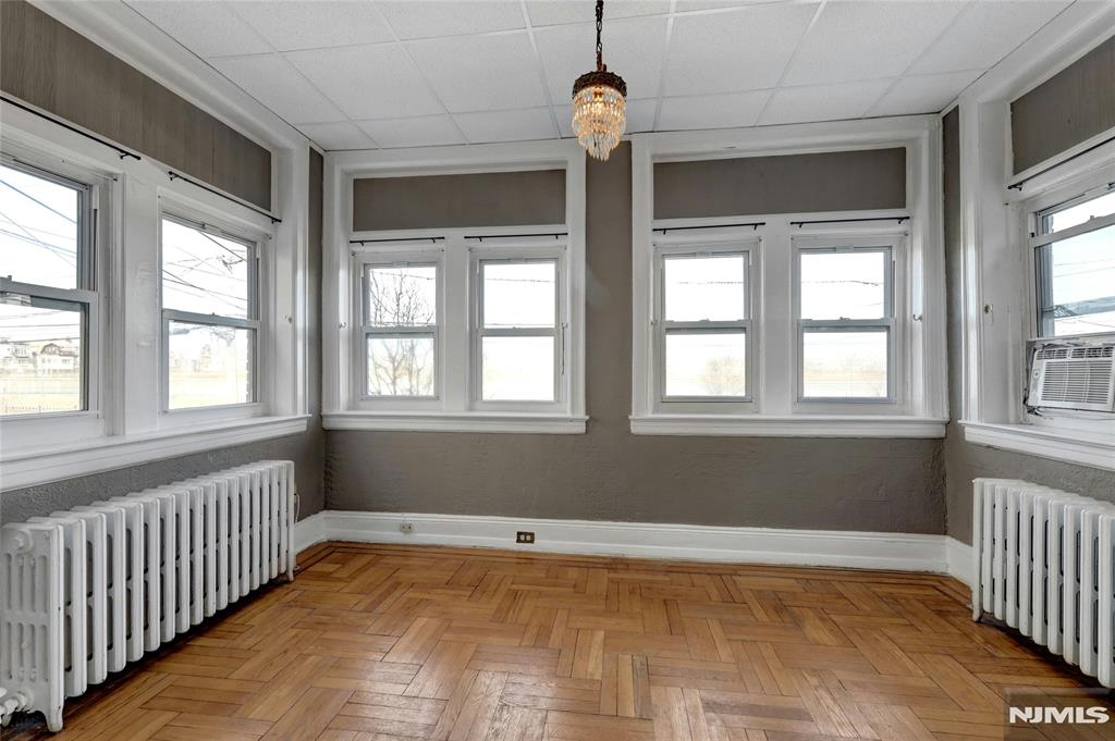 Union City, New Jersey 07087, United States, 5 Bedrooms Bedrooms, ,3 BathroomsBathrooms,Residential,Pending,1287