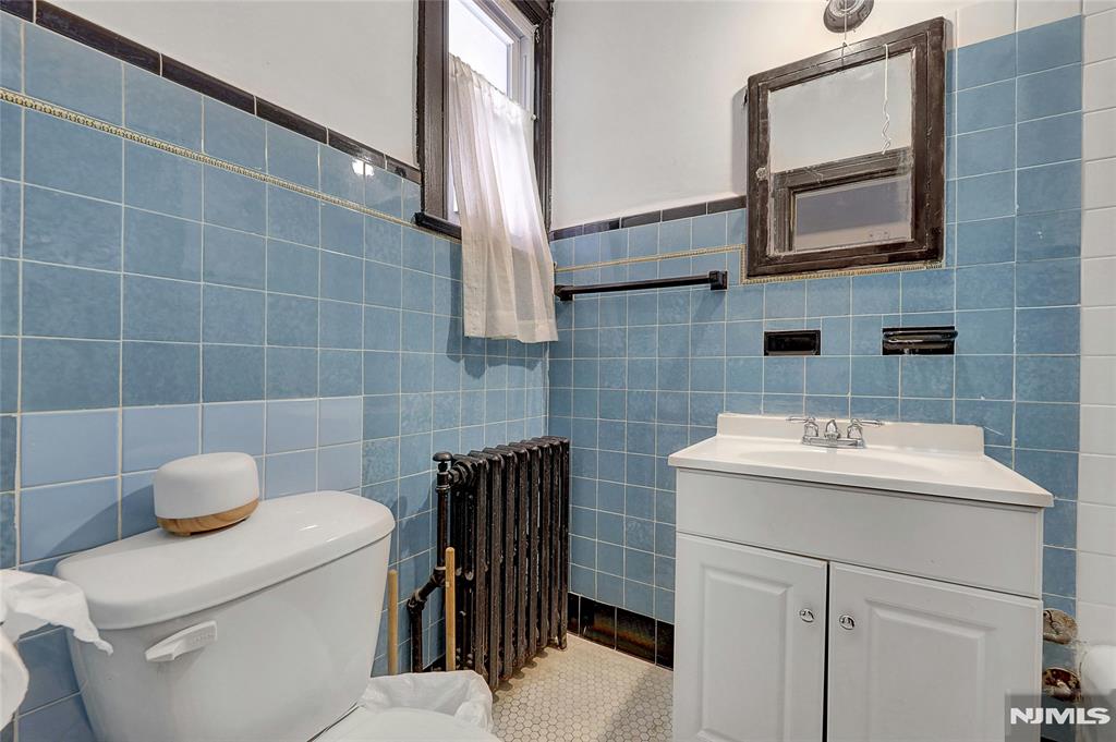 Union City, New Jersey 07087, United States, 5 Bedrooms Bedrooms, ,3 BathroomsBathrooms,Residential,Pending,1287