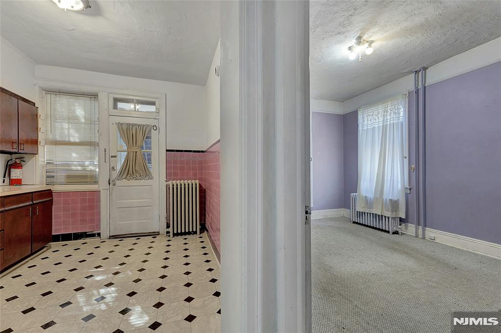 Union City, New Jersey 07087, United States, 5 Bedrooms Bedrooms, ,3 BathroomsBathrooms,Residential,Pending,1287