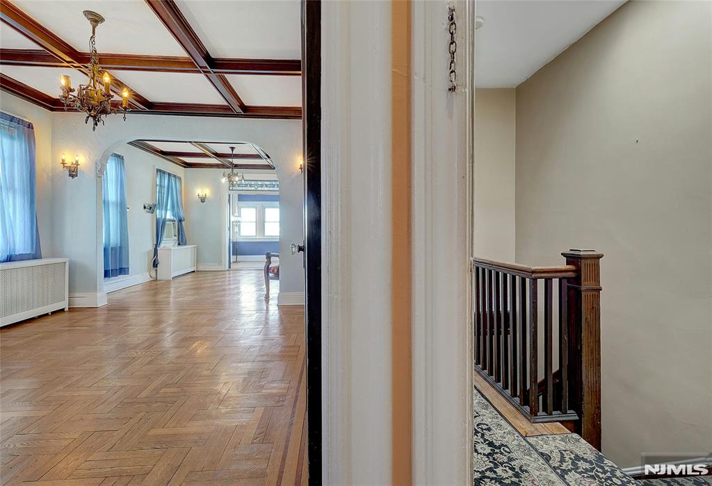 Union City, New Jersey 07087, United States, 5 Bedrooms Bedrooms, ,3 BathroomsBathrooms,Residential,Pending,1287