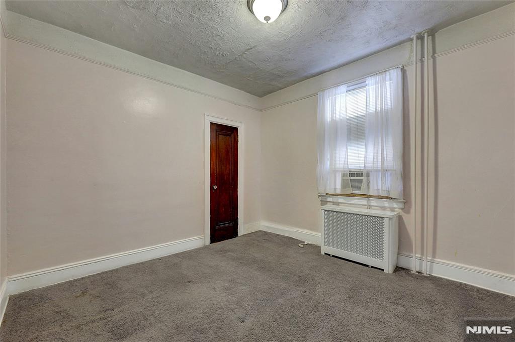 Union City, New Jersey 07087, United States, 5 Bedrooms Bedrooms, ,3 BathroomsBathrooms,Residential,Pending,1287