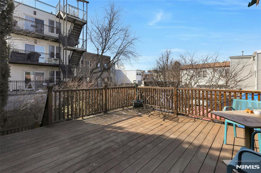 Union City, New Jersey 07087, United States, 5 Bedrooms Bedrooms, ,3 BathroomsBathrooms,Residential,Pending,1287