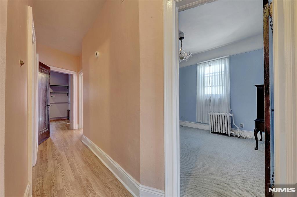 Union City, New Jersey 07087, United States, 5 Bedrooms Bedrooms, ,3 BathroomsBathrooms,Residential,Pending,1287