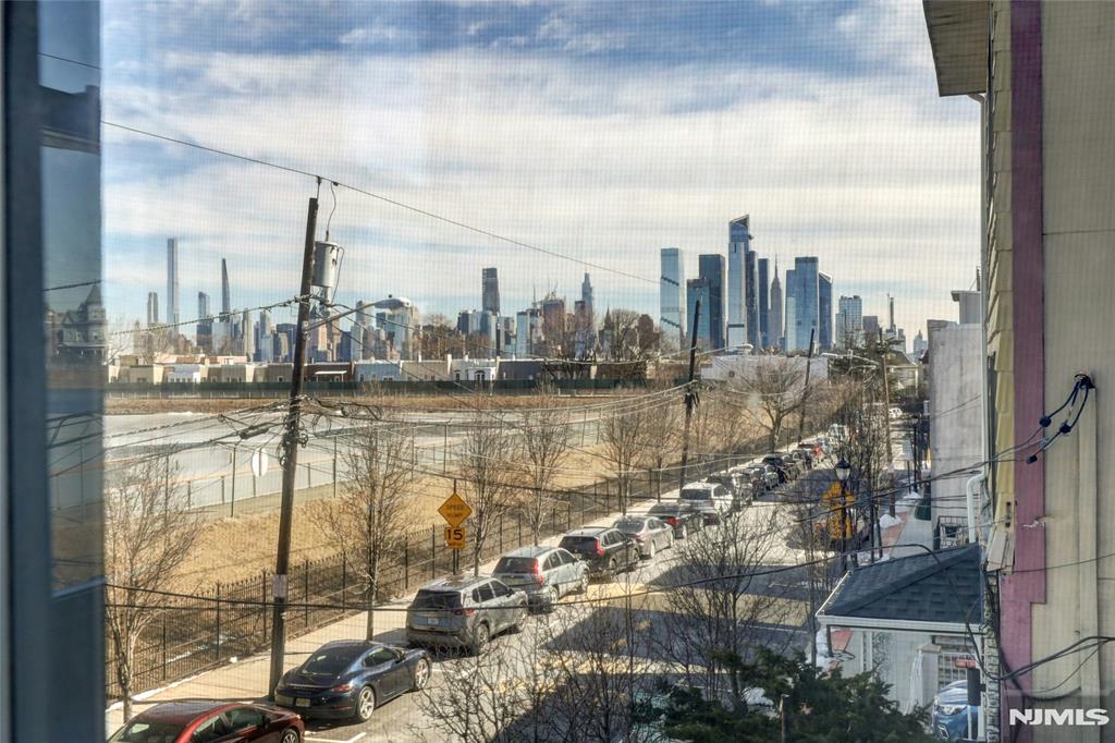 Union City, New Jersey 07087, United States, 5 Bedrooms Bedrooms, ,3 BathroomsBathrooms,Residential,Pending,1287