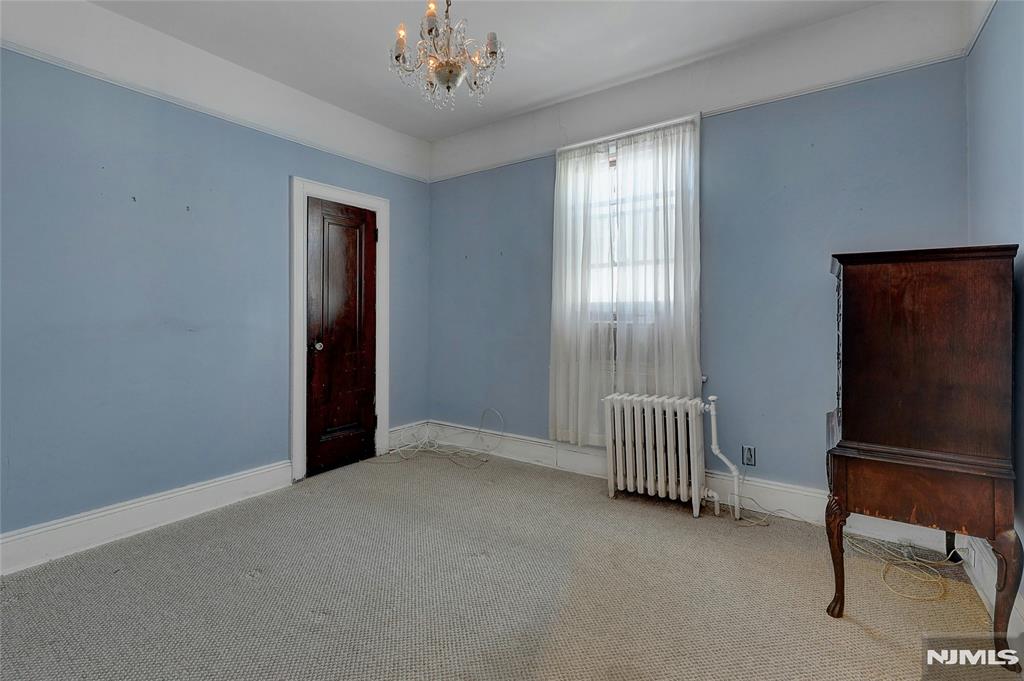 Union City, New Jersey 07087, United States, 5 Bedrooms Bedrooms, ,3 BathroomsBathrooms,Residential,Pending,1287