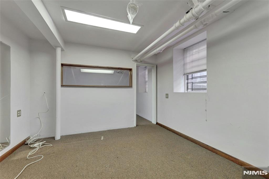 Union City, New Jersey 07087, United States, 5 Bedrooms Bedrooms, ,3 BathroomsBathrooms,Residential,Pending,1287