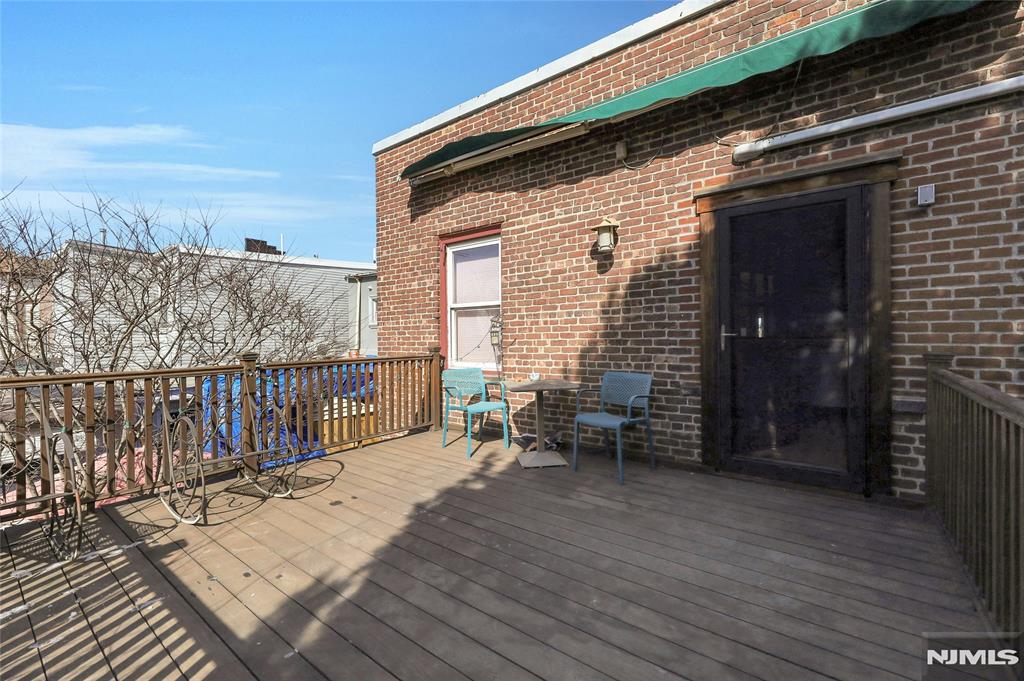 Union City, New Jersey 07087, United States, 5 Bedrooms Bedrooms, ,3 BathroomsBathrooms,Residential,Pending,1287