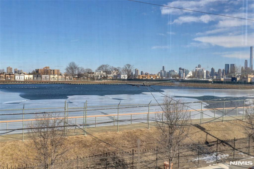 Union City, New Jersey 07087, United States, 5 Bedrooms Bedrooms, ,3 BathroomsBathrooms,Residential,Pending,1287