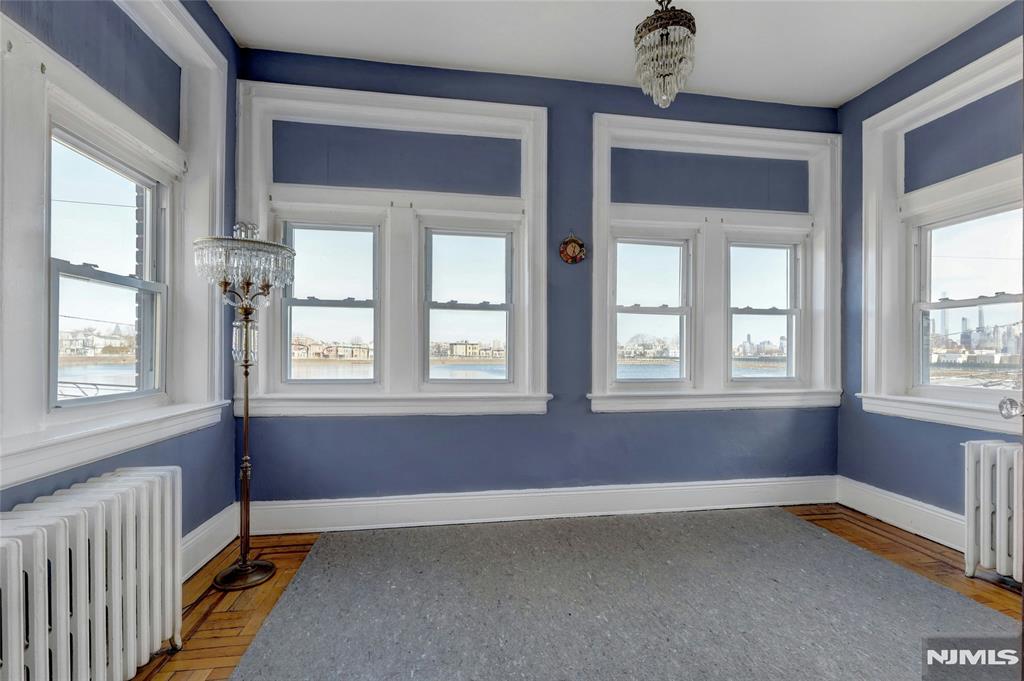 Union City, New Jersey 07087, United States, 5 Bedrooms Bedrooms, ,3 BathroomsBathrooms,Residential,Pending,1287