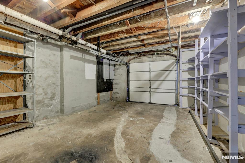 Union City, New Jersey 07087, United States, 5 Bedrooms Bedrooms, ,3 BathroomsBathrooms,Residential,Pending,1287