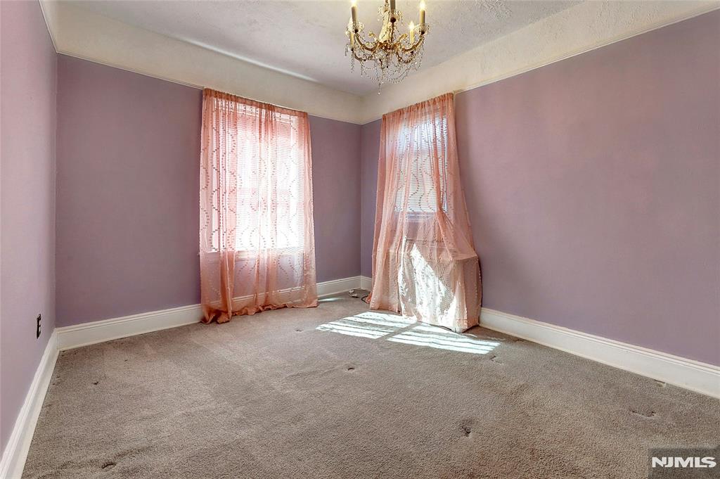 Union City, New Jersey 07087, United States, 5 Bedrooms Bedrooms, ,3 BathroomsBathrooms,Residential,Pending,1287