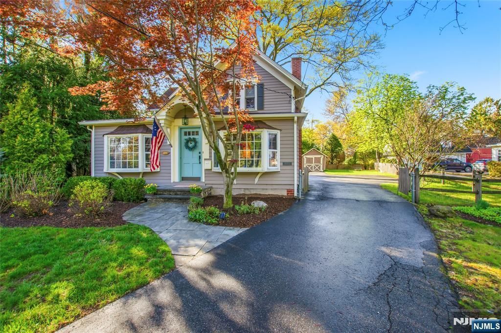 Photo of 454 Maple Avenue, Glen Rock, NJ 07452 (MLS # 26011110)