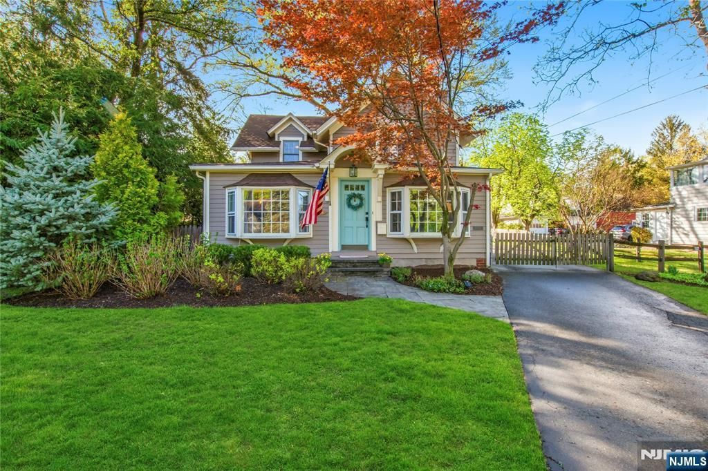 Photo of 454 Maple Avenue, Glen Rock, NJ 07452 (MLS # 26011110)