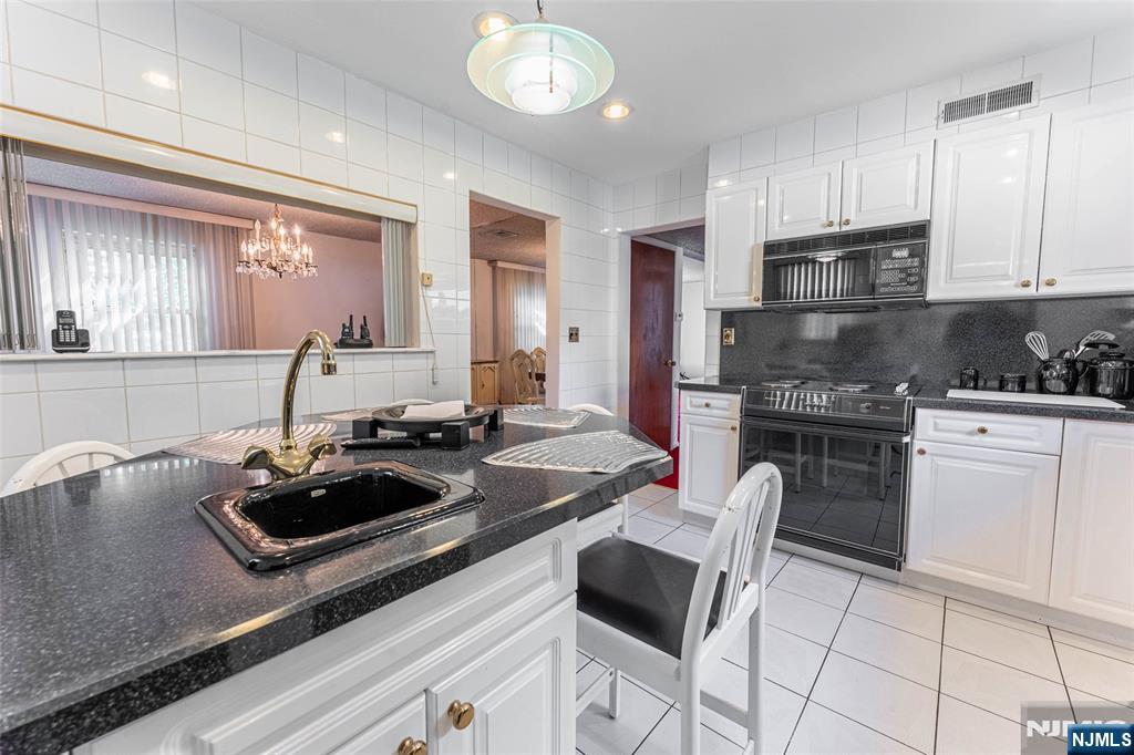 1806 Rensselaer Road