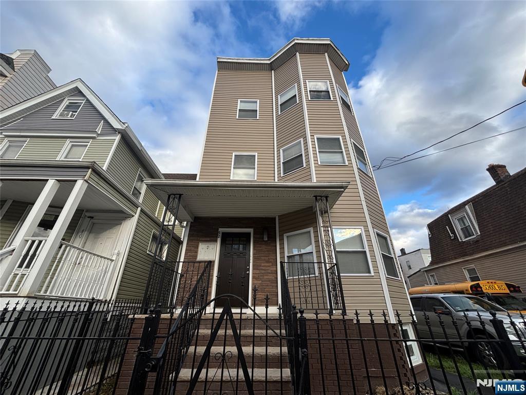 Rental Property at 42 Maple Ave 2, Irvington, New Jersey - Bedrooms: 3 
Bathrooms: 1 
Rooms: 6  - $2,600 MO.