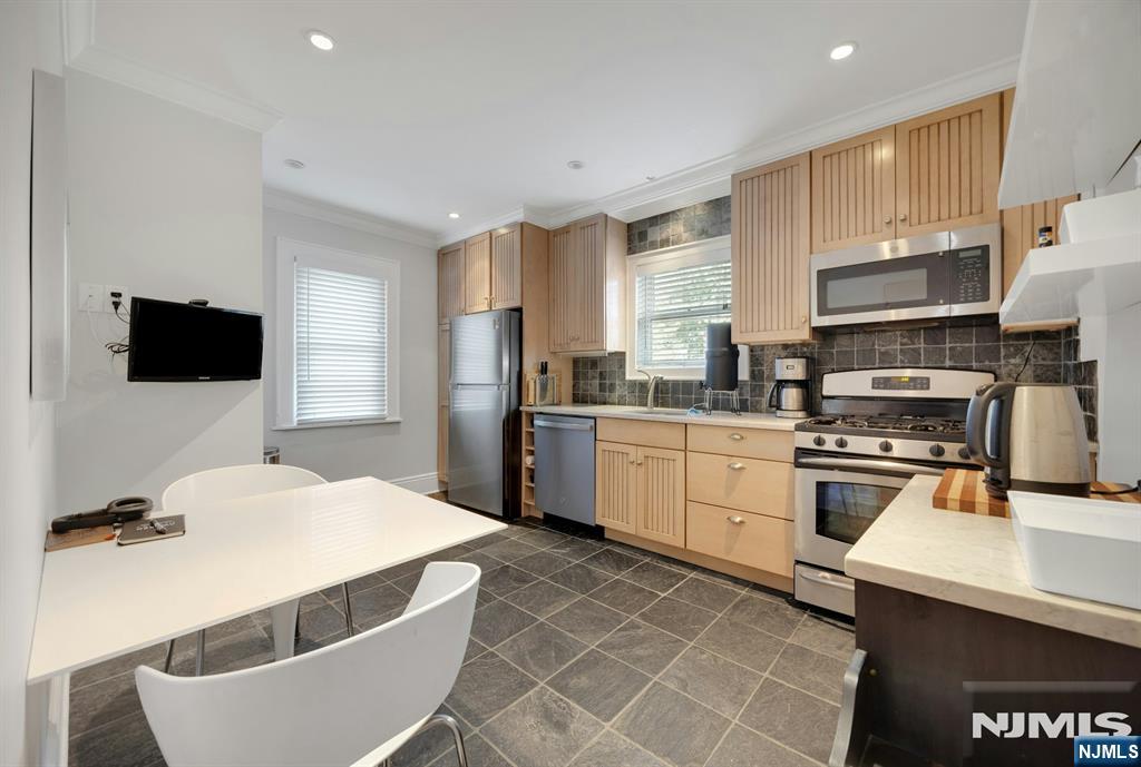44 Cortland Place