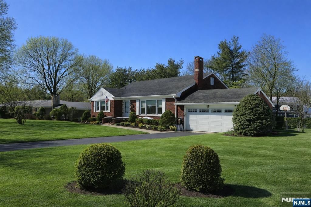 Photo of 117 Yantacaw Brook Road, Montclair, NJ 07043 (MLS # 26004009)