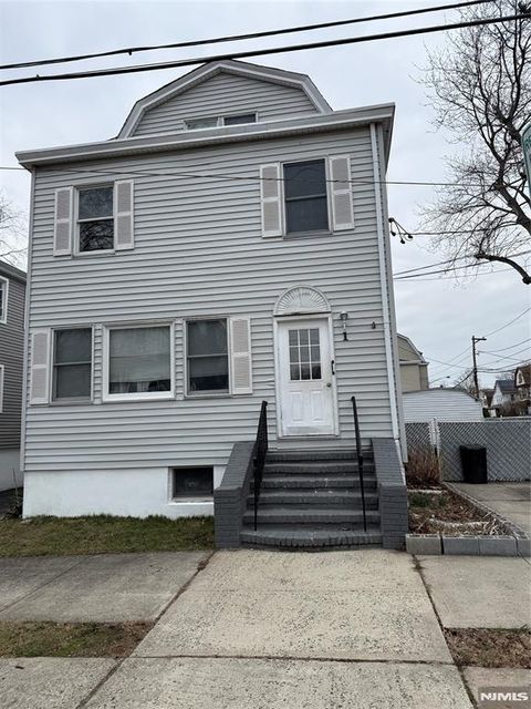 Photo of 1 Mount Vernon Ave #2, Bloomfield, NJ 07003 (MLS # 26009171)