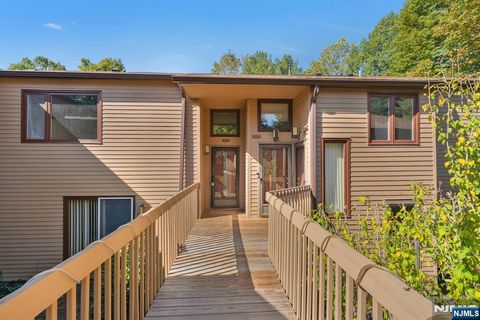 Photo of 227 Mountain View Drive, Mahwah, NJ 07430 (MLS # 25036004)