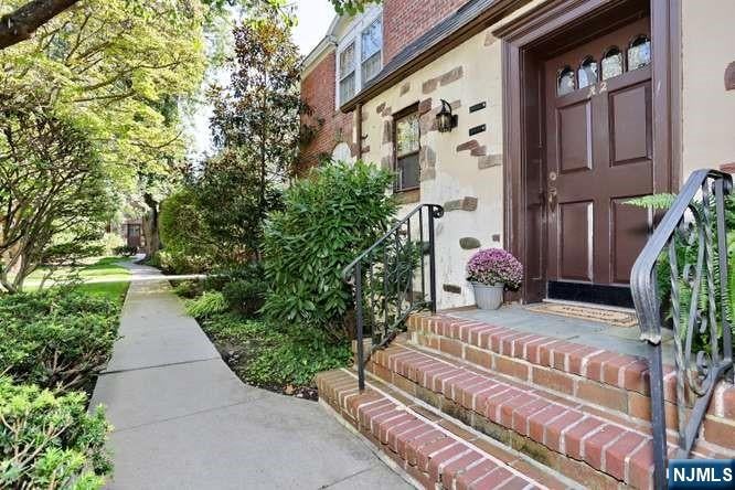 Homes for Sale in Northern NJ | ThisIsRiverEdge.com 185 E Palisade Avenue A2A
