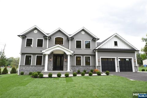 10 Vervalen Street Norwood NJ 07648