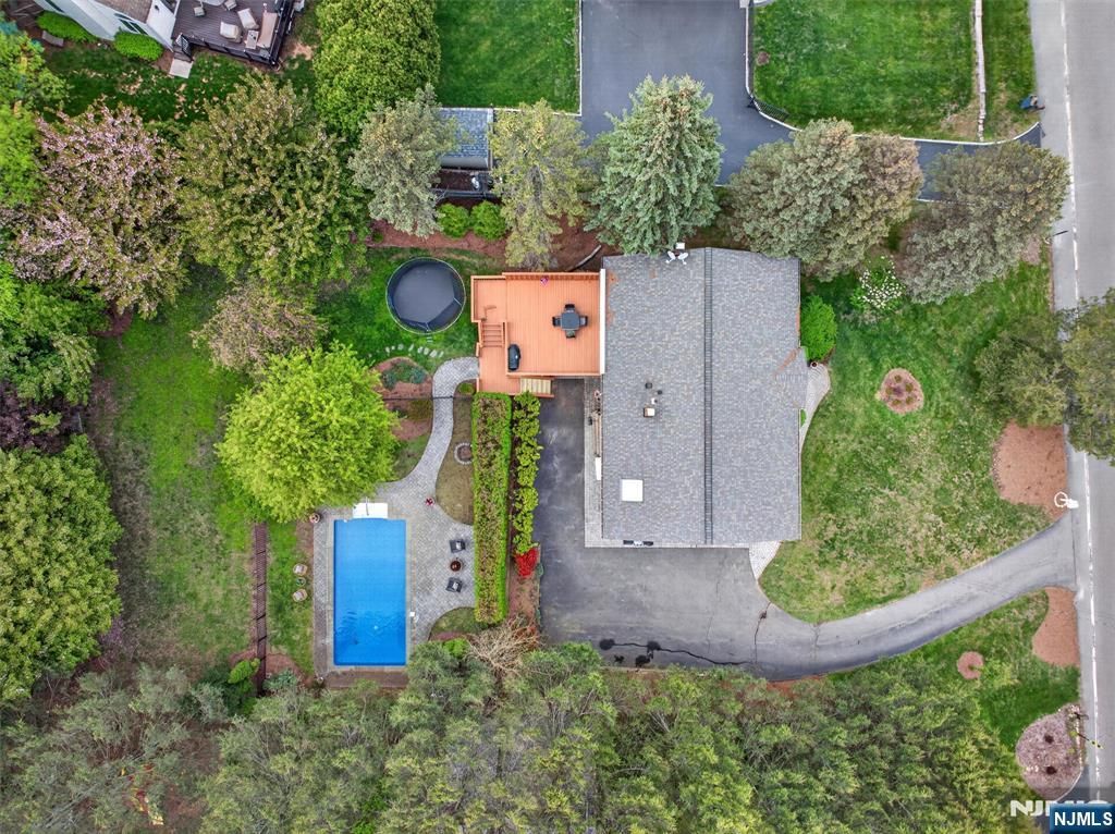 Photo of 307 E Crescent Avenue, Ramsey, NJ 07446 (MLS # 26014340)