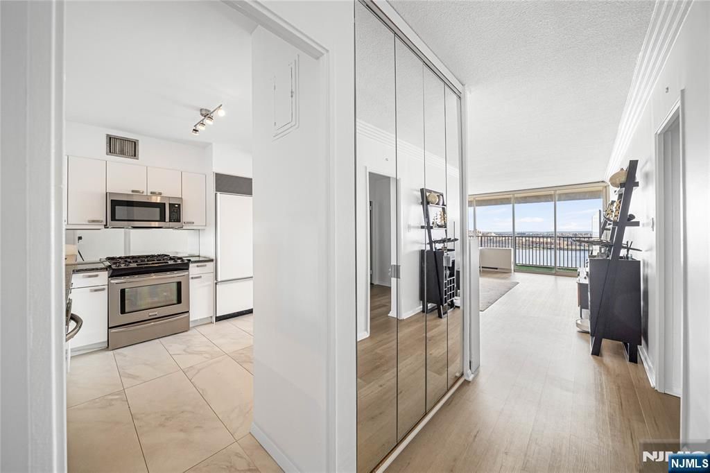Photo of 6 Horizon Road #1605, Fort Lee, NJ 07024 (MLS # 26008404)