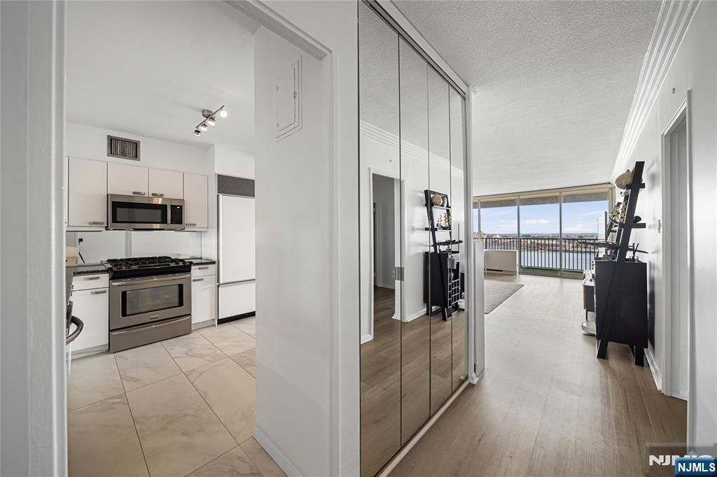 Photo of 6 Horizon Road #1605, Fort Lee, NJ 07024 (MLS # 26008404)