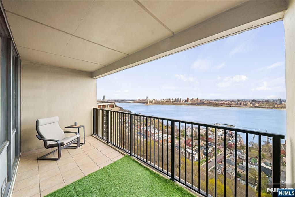 Photo of 6 Horizon Road #1605, Fort Lee, NJ 07024 (MLS # 26008404)