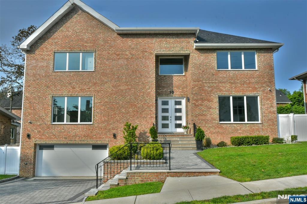 30 Cortland Place, Cliffside Park, New Jersey - 5 Bedrooms  
6.5 Bathrooms  
14 Rooms - 