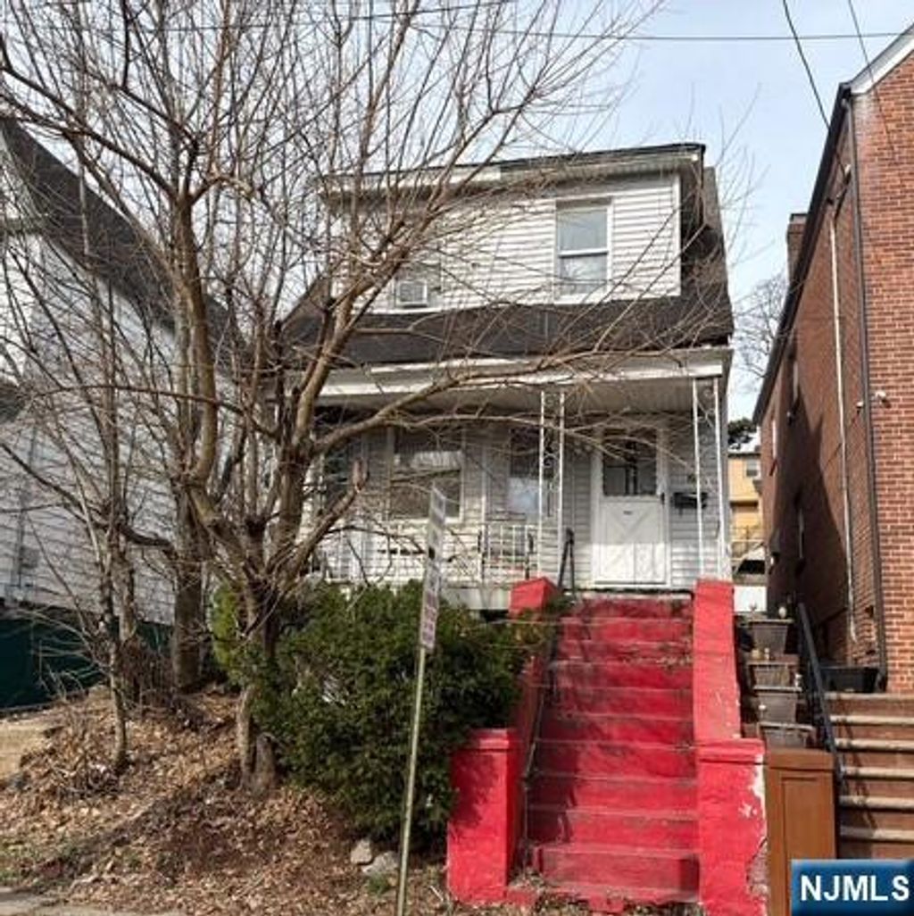 Photo of 39 Newton Place, Irvington, NJ 07111 (MLS # 26018790)