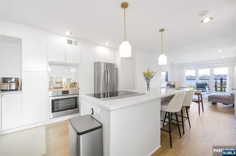 101 State Rt 5 204 Edgewater NJ 07020