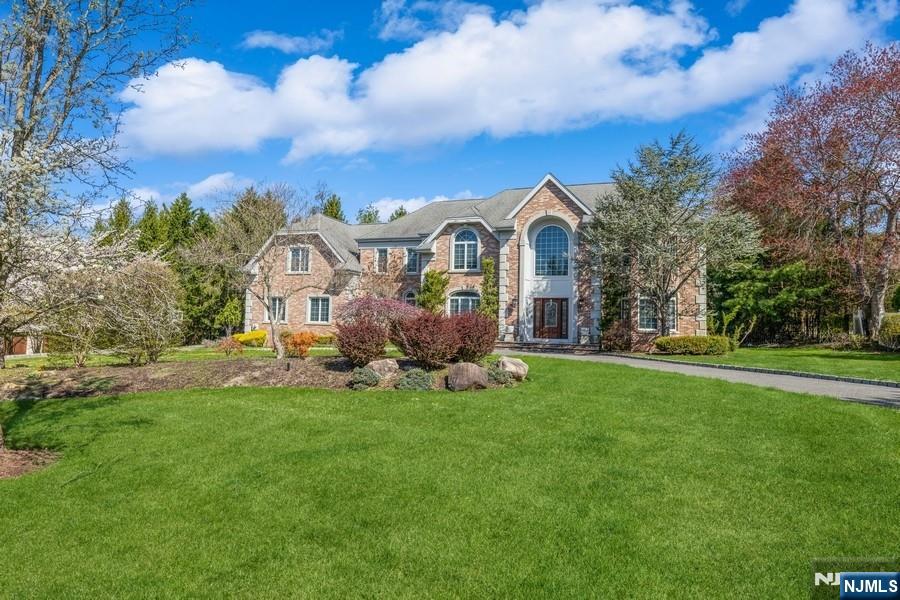 6 Lone Cedar Way