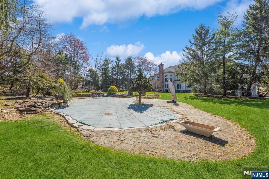 6 Lone Cedar Way