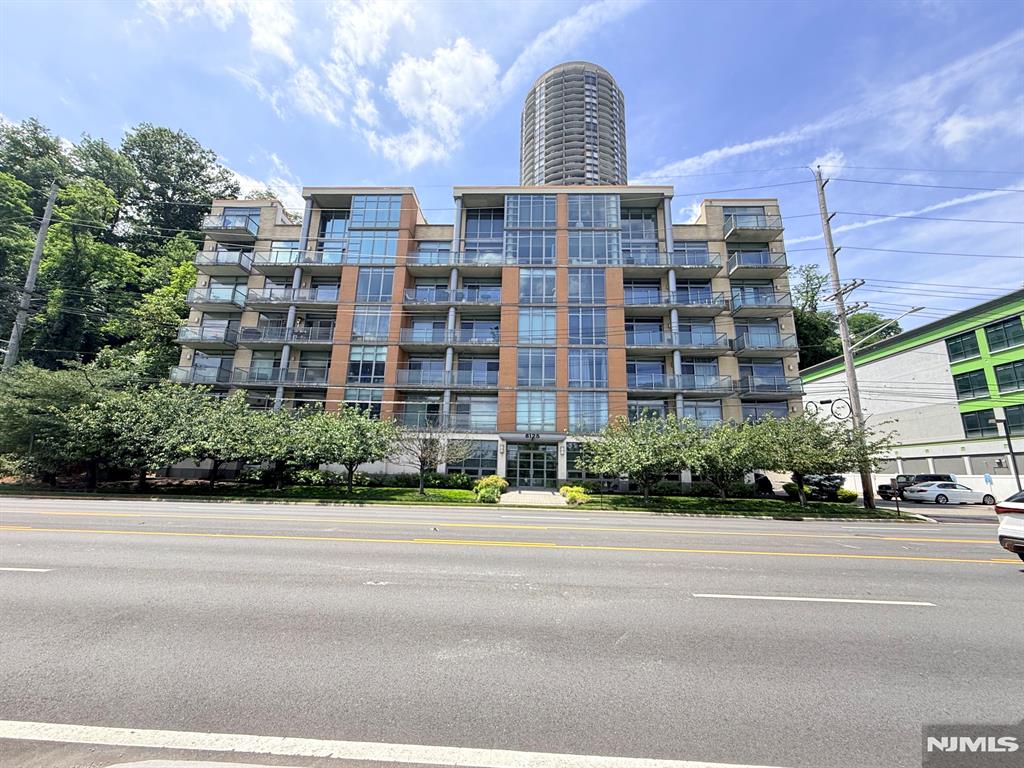 8125 River Road C3