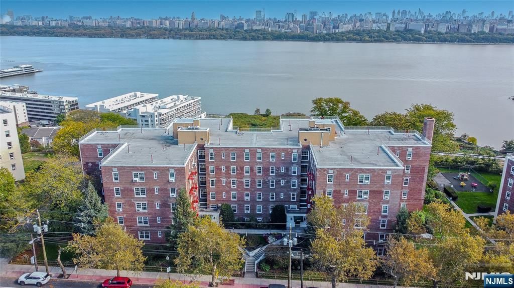Photo of 8400 JFK Blvd E Ave #2B, North Bergen, NJ 07047 (MLS # 26005819)
