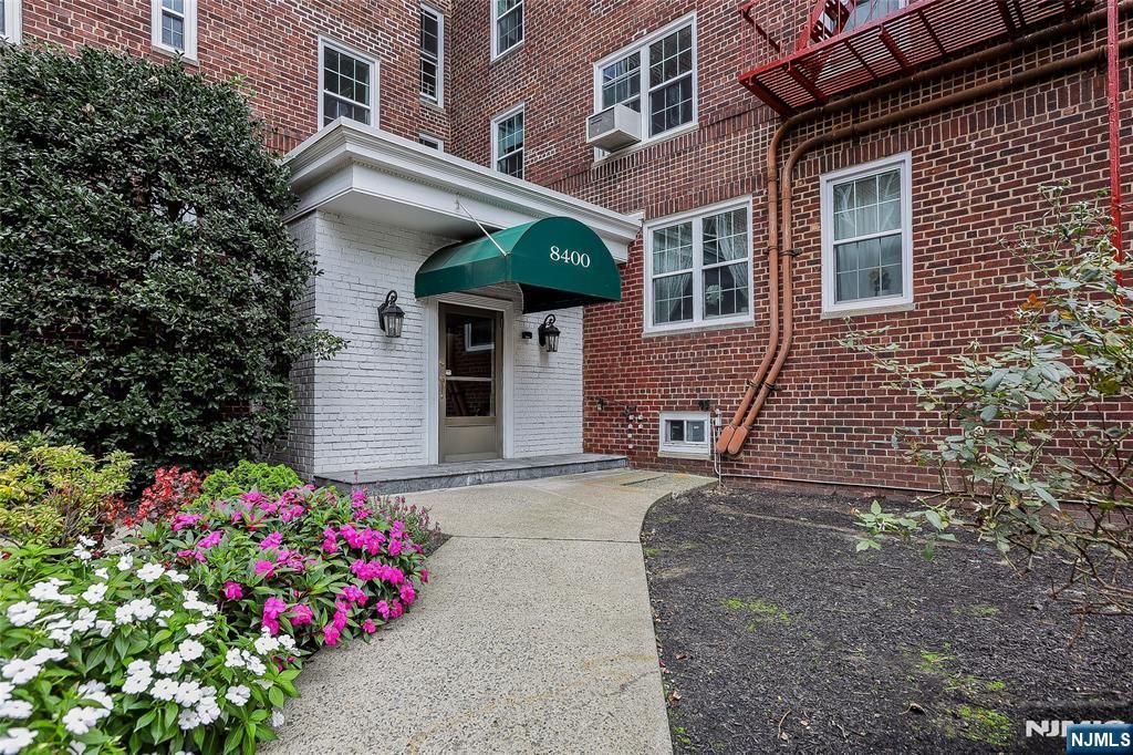 Photo of 8400 JFK Blvd E Ave #2B, North Bergen, NJ 07047 (MLS # 26005819)