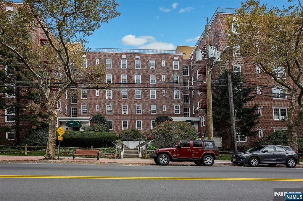 Photo of 8400 JFK Blvd E Ave #2B, North Bergen, NJ 07047 (MLS # 26005819)