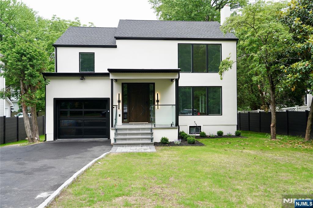 397 Knickerbocker Road, Tenafly, New Jersey - 5 Bedrooms  
5 Bathrooms  
11 Rooms - 