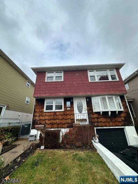 183 Davis Ave 2, Kearny, New Jersey - 2 Bedrooms  
1 Bathrooms  
5 Rooms - 