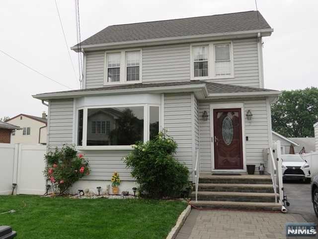 7 Louis St 2nd Floor, Lodi, New Jersey - 2 Bedrooms  
1 Bathrooms  
4 Rooms - 