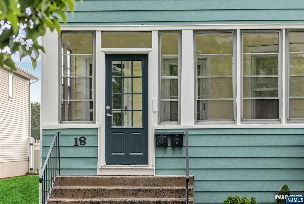 18 Lincoln Avenue 1