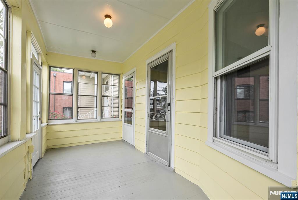 18 Lincoln Avenue 1